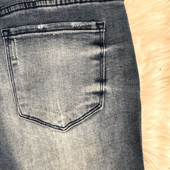 KanCan Medium Rise Distressed Denim Shorts with Frayed Hem Size 28 - Picture 10 of 11